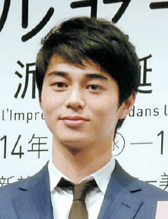 クリスマスに仕事が入ってしまいガックリ？の東出昌大