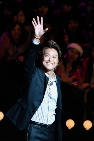 サプライズで登場しファンに手を振るＥＸＩＬＥ　ＴＡＫＡＨＩＲＯ＝東京ドームシティホール