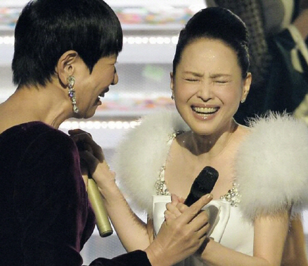 聖子 初の大トリで顔くしゃくしゃ 芸能 デイリースポーツ Online 聖子 初の大トリで顔くしゃくしゃ 芸能 デイリースポーツ Online