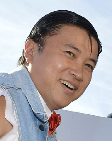 「カリスマ温泉ソムリエ」を取得したスギちゃん