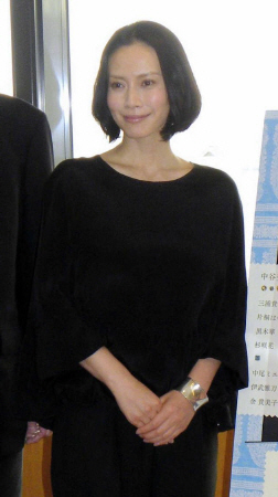 　神戸市長を表敬訪問した中谷美紀＝神戸市役所