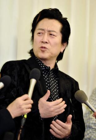 会見する高橋ジョージ＝東京・渋谷