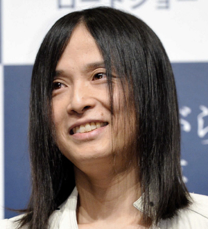 作家でミュージシャンの辻仁成