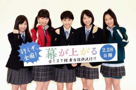 映画の成功を誓うももいろクローバーＺの（左から）有安杏果、佐々木彩夏、百田夏菜子、玉井詩織、高城れに＝都内のスタジオ（撮影・北野将市）