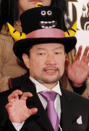 沖縄おもろおばけ屋敷をアピールした木村祐一（前列右）＝吉本東京本部