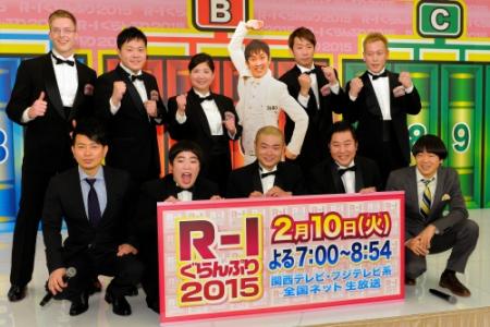 司会の（前列両端）雨上がり決死隊の宮迫博之と蛍原徹。決勝に進出した（前列左２番目から）ゆりやんレトリィバァ、あばれる君、とにかく明るい安村。（後列左から）厚切りジェイソン、エハラマサヒロ、アジアン馬場園、ＮＯＮＳＴＹＬＥ・石田（写真パネル）、やまもとまさみ、じゅんいちダビッドソン＝東京の品川プリンスホテル（撮影・堀内翔）