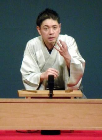 芸能生活２０周年記念の独演会を行った桂春蝶＝大阪・フェスティバルホール