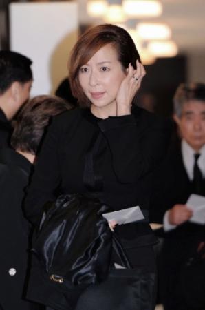 坂東三津五郎さんの葬儀に参列した真矢みき＝東京・青山葬儀所（撮影・開出　牧）