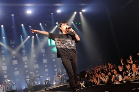 ライブで熱唱する家入レオ＝東京・豊洲ＰＩＴ