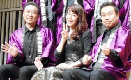 いきなりの降板発言？！でドッキリさせた大地真央（中央）。左は渡辺正行、右は三宅裕司