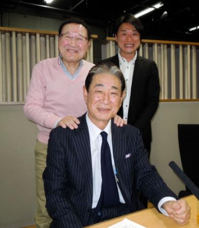 ＭＢＳラジオの特別番組で共演した星野仙一氏（手前）と板東英二（左）、井上雅雄アナ
