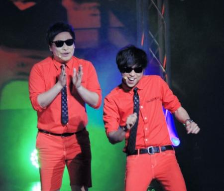 初の単独ライブを開催した８・６秒バズーカー＝大阪・なんばグランド花月