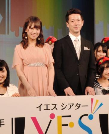 新劇場「ＹＥＳ　ＴＨＥＡＴＥＲ」の発表会見を行った（左から）福本愛菜、西川忠志＝大阪市のＹＥＳ　ＴＨＥＡＴＥＲ