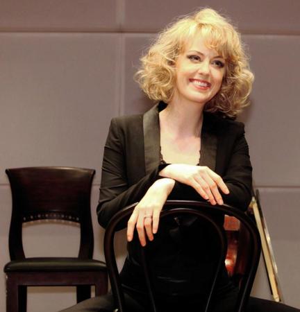 　会見したシャーロット・ケイト・フォックス＝東京・白金台