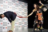 ファンに愛のムチを打つ橋本マナミ（撮影・西岡正）