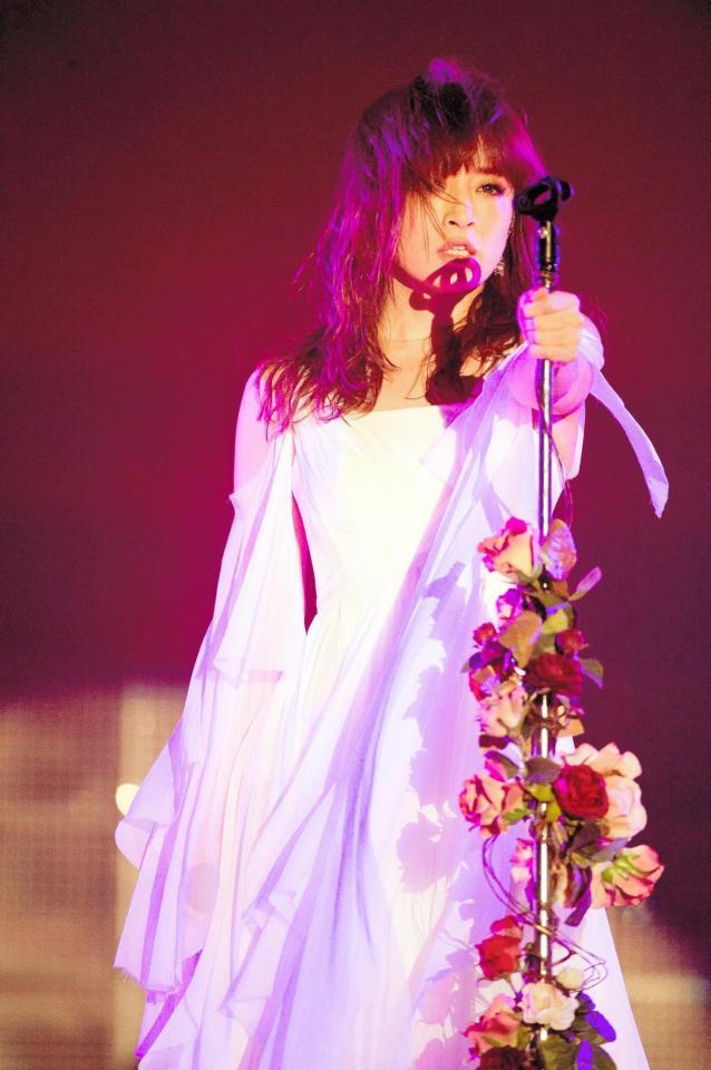 女神風ドレスで歌う浜崎あゆみ＝さいたまスーパーアリーナ