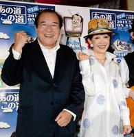 　８０歳で亡くなった愛川欽也さん(左)と妻・うつみ宮土理(撮影・２０１３年７月)