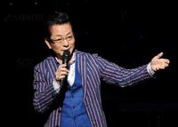 熱唱する水谷豊＝東京・ＥＸシアター六本木