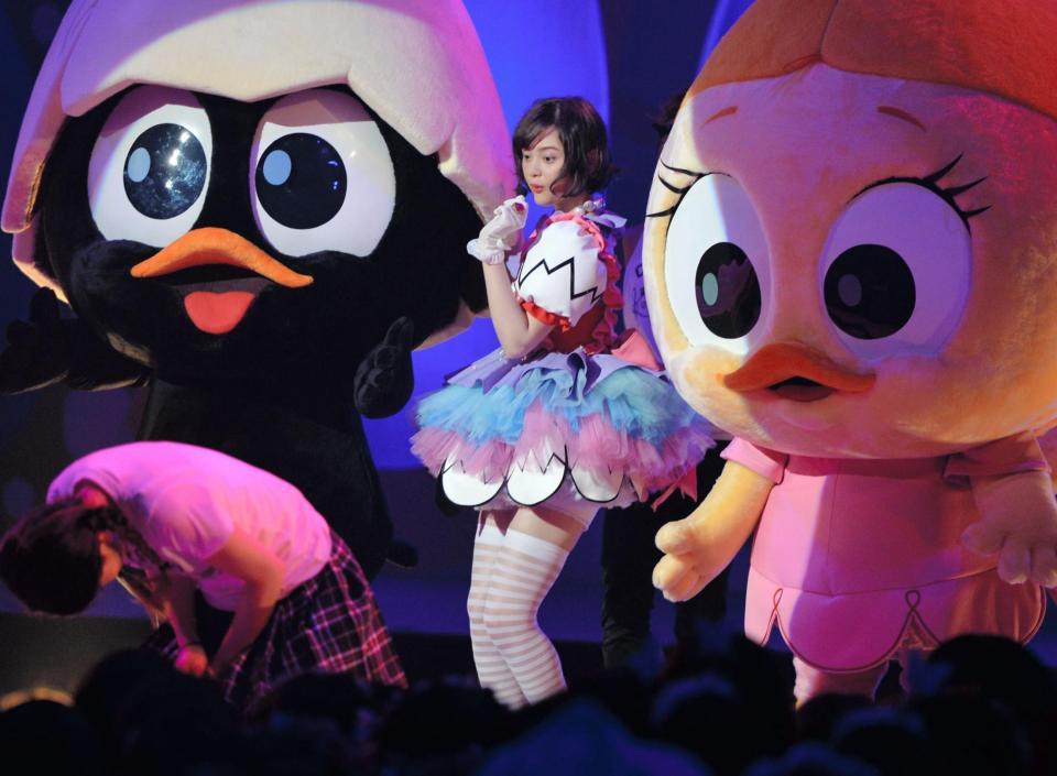 かわいらしい歌と踊りで会場を盛り上げた玉城ティナ＝新木場Ｓｔｕｄｉｏ　Ｃｏａｓｔ