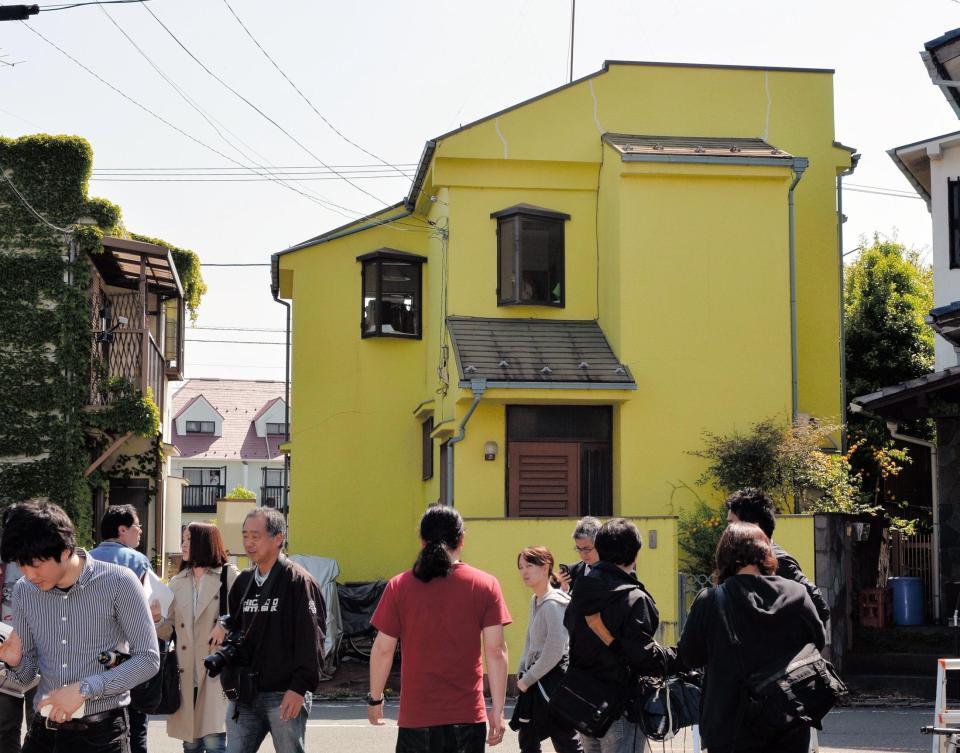 報道陣が集まった萩原流行さんの自宅＝都内（撮影・佐々木彰尚）