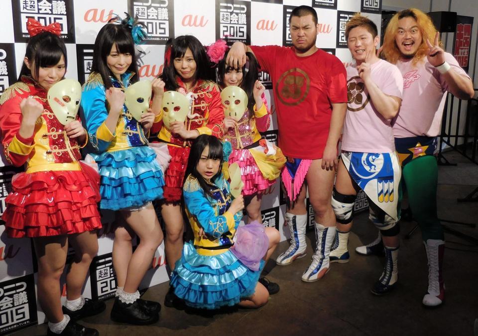 熱戦を繰り広げた仮面女子と「ほもいろクローバーＺ」（右から福田洋、大石真翔、男色ディーノ）