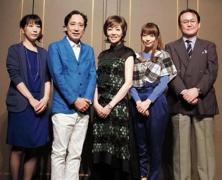 会見した（左から）脚本・演出の高梨由さん、ルー大柴、冴木杏奈、芳賀優里亜、原作・製作総指揮の倉科遼さん＝東京・恵比寿ガーデンルーム