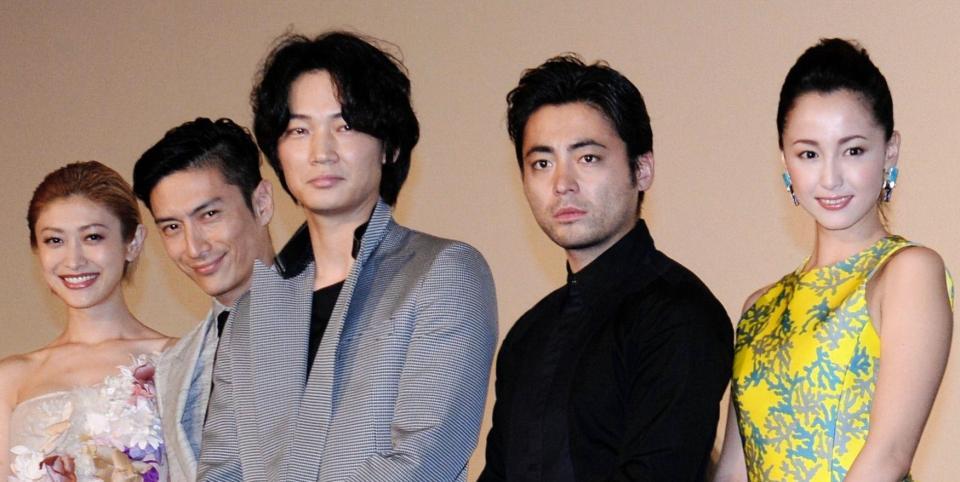 舞台あいさつに登場した（左から）山田優、伊勢谷友介、綾野剛、山田孝之、沢尻エリカ＝東京都内（撮影・開出　牧）