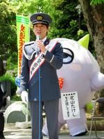 一日警察署長を務めた北山たけし＝横浜市内