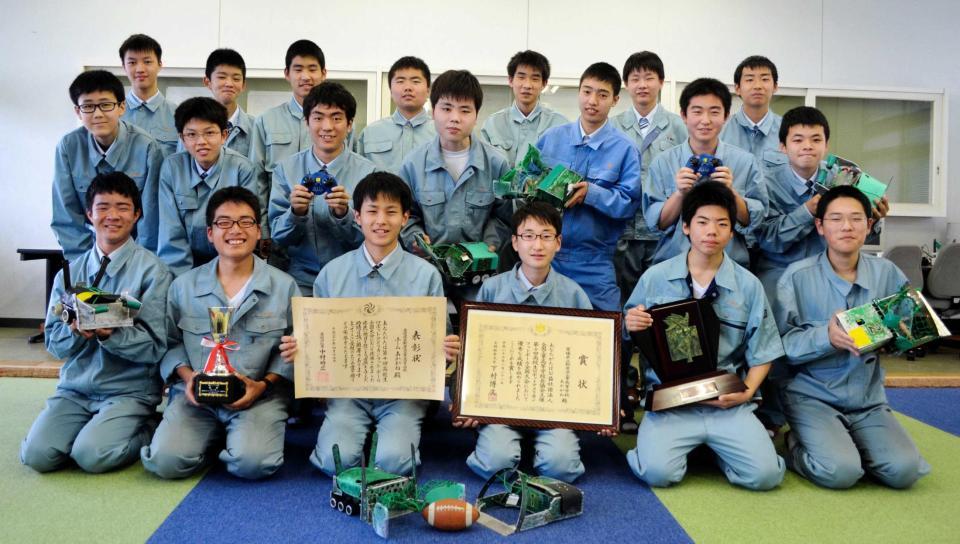 　高校生ロボフト全国大会で連覇を目指す新居浜工高の電子機械部