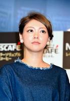 トークショーに登場したＡＫＩＮＡ＝東京・神宮前（撮影・佐々木彰尚）