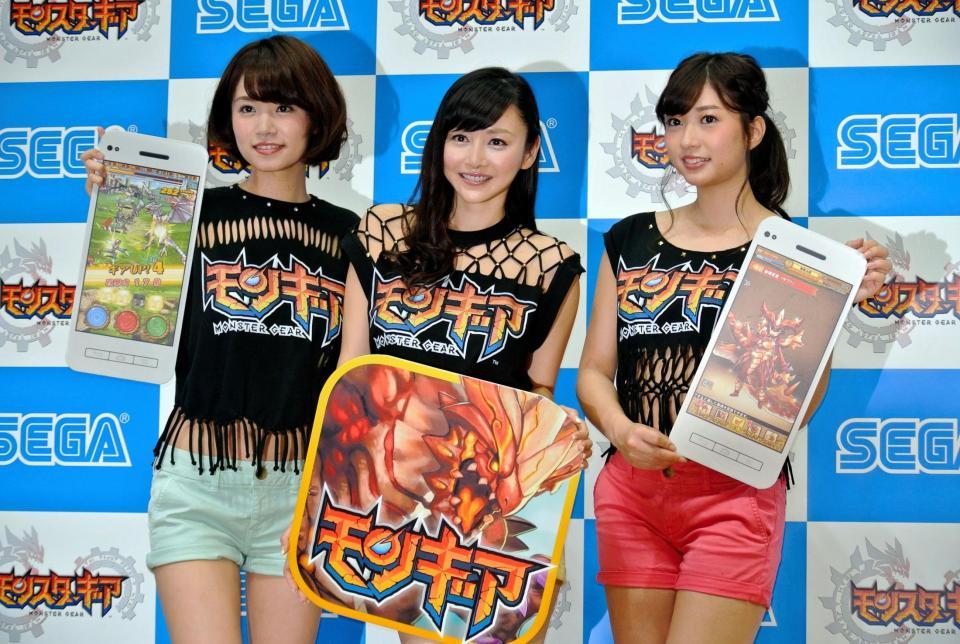 “オトコ狩り”のテクニックを明かした（左から）菜乃花、杉原杏璃、大貫彩香＝東京・渋谷