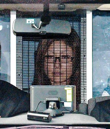 　栩内香澄美被告