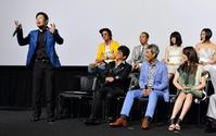 「Ｚアイランド」初日あいさつを軽妙なトークで沸かせた（左から）品川ヒロシ監督、哀川翔ら＝ＴＯＨＯシネマズ新宿
