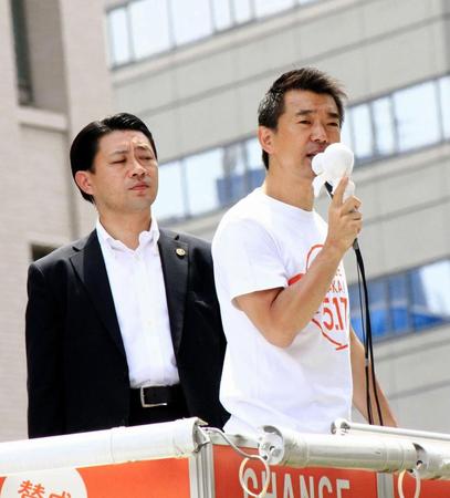 住民投票当日、最後の街頭演説を行った橋下徹氏＝大阪・難波