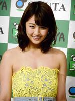 初写真集の発売記念イベントを行った柳ゆり菜＝東京・福家書店新宿サブナード店