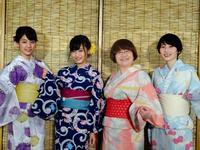 涼しげな浴衣姿で登場した（左から）佐藤美希、小島瑠璃子、ハリセンボンの近藤春菜、箕輪はるか＝イオンモール幕張