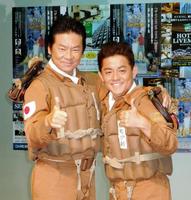 “戦友”として共演する今井雅之（左）と井戸田潤＝東京都港区の黛アートサロン