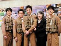 会見した（左から）なだぎ武、井戸田潤、今井雅之、奈良橋陽子氏、陣内智則＝東京・富士見