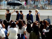 ニューシングル発売記念イベントでライブを披露したＮＵ＇ＥＳＴ＝東京・ララポート豊洲