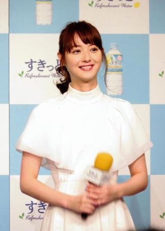 新ＣＭ発表会に登場した佐々木希＝東京・大手町