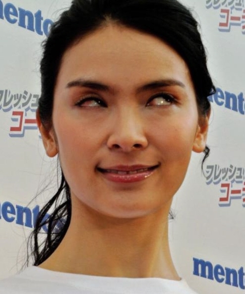 白目を披露する秋元才加＝東京・六本木