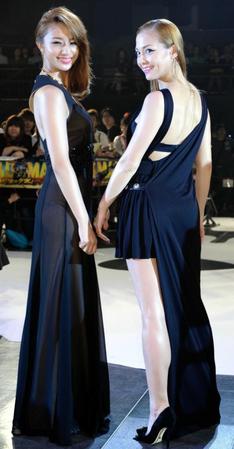 　セクシードレスでレッドカーペットに登場した土屋アンナ。左は高橋メアリージュン＝ＴＯＫＹＯ　ＤＯＭＥ　ＣＩＴＹ　ＨＡＬＬ（撮影・開出　牧）