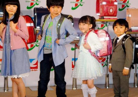 人気子役が勢揃い。（左から）芦田愛菜、鈴木福、住田萌乃、寺田心