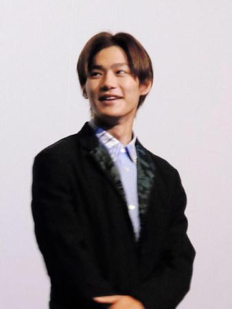 映画「台風のノルダ」初日舞台あいさつに登場した野村周平＝東京・ＴＯＨＯシネマズ新宿