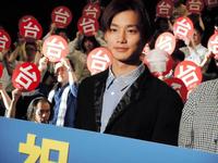 映画「台風のノルダ」初日舞台あいさつに登場した野村周平＝東京・ＴＯＨＯシネマズ新宿