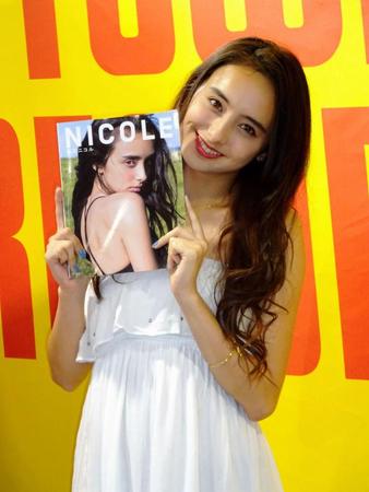 初フォトブックの発売イベントを行った石田ニコル＝東京・タワーレコード渋谷店