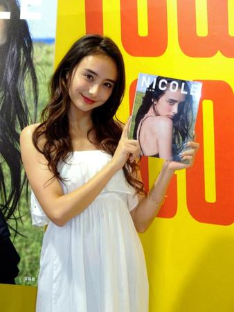 初フォトブックの発売イベントを行った石田ニコル＝東京・タワーレコード渋谷店