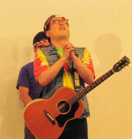 自作曲のＣＭ採用可否発表を前に、祈る松浦真也