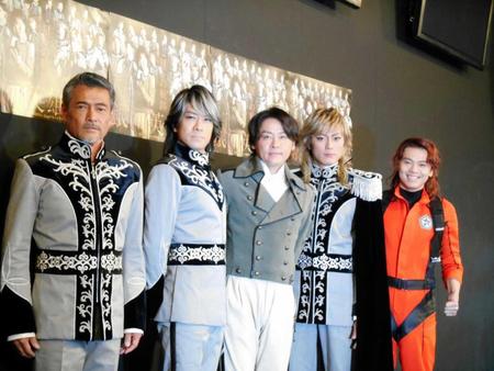 　舞台「銀河英雄伝説　星々の軌跡」の公開舞台稽古を行った（左から）渡辺裕之、貴水博之、河村隆一、間宮祥太朗、中川晃教＝東京・Ｚｅｐｐブルーシアター六本木