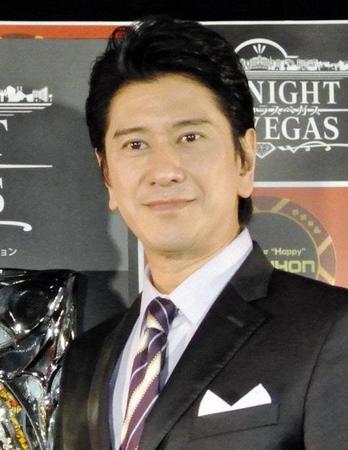 頚椎ヘルニアでコルセットを装着した川崎麻世